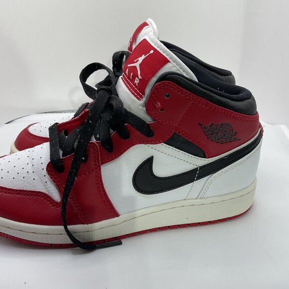 Air Jordan 1 Mid Chicago White Black Red Retro Sneakers Size 4Y Leather boy or g - Picture 5 of 9
